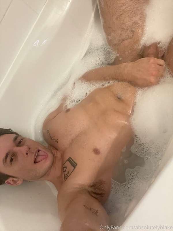 Cheeky bath shoot, swipe to see that video 😜

How are my bub..