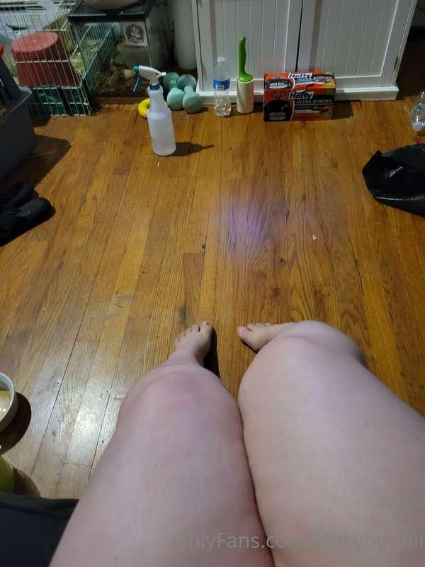 Thighs and titties 🤭