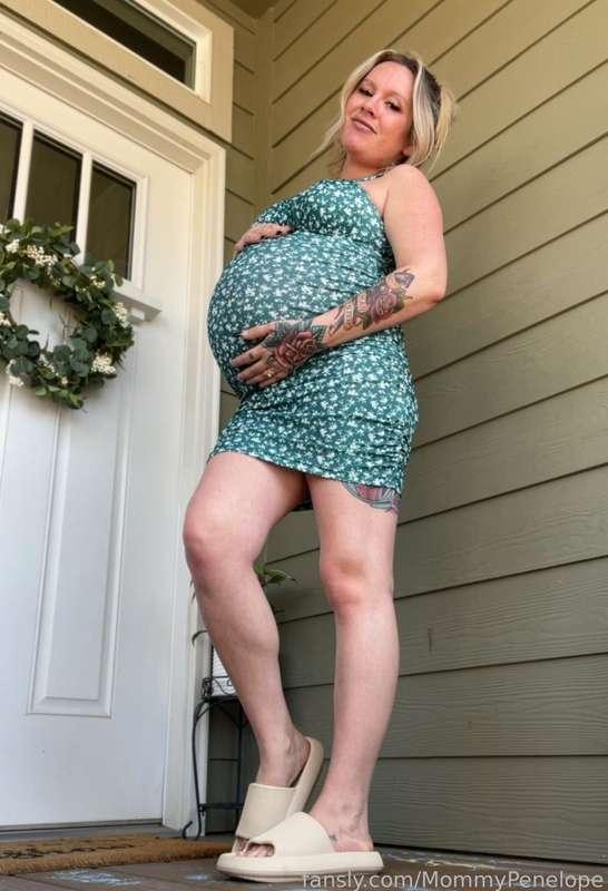 Which side is my good side? 

#fyp #cute #blonde #pregnant #milf #tattoos #bigbelly #pregnancy #fetish #breeding #kinky #nomakeup #allnatural