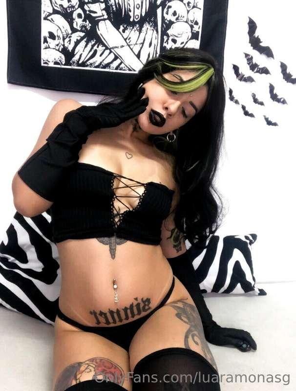 Gwen 🖤💚