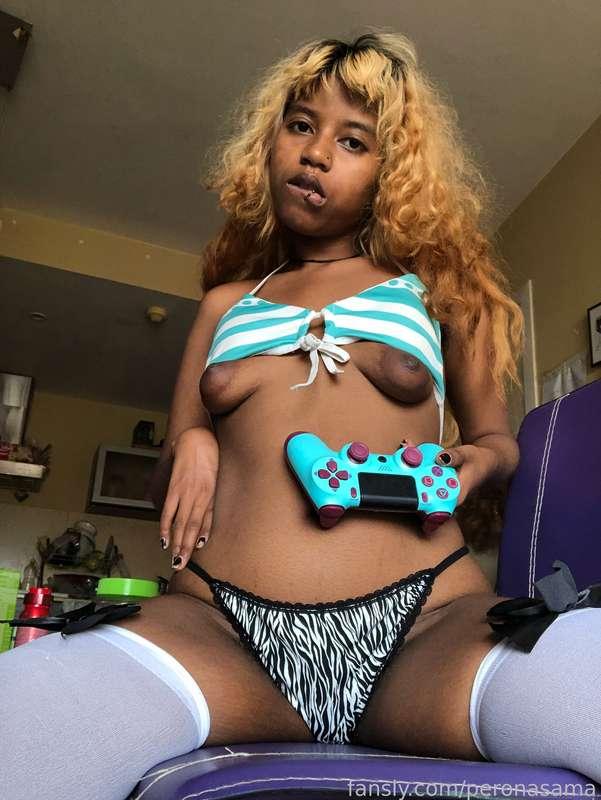 Are u into gamer girls?