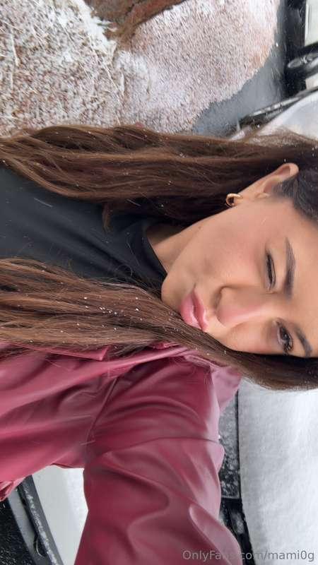 finallyyyy the snow is here ❄️🤩