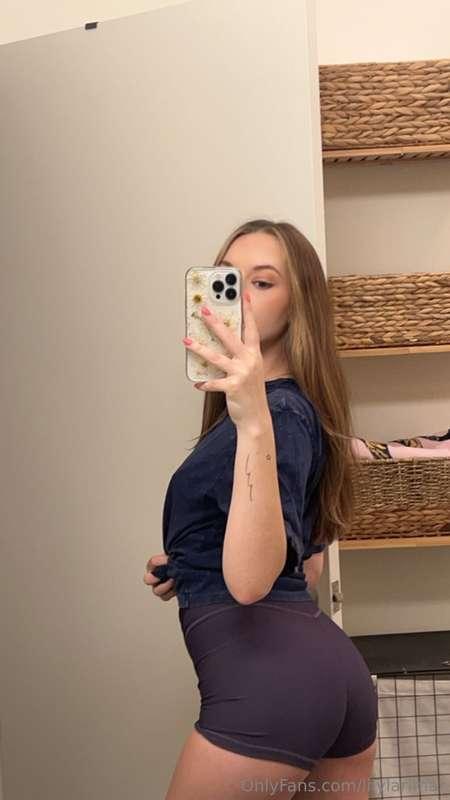 yes u can stop and stare 🍑 🙈