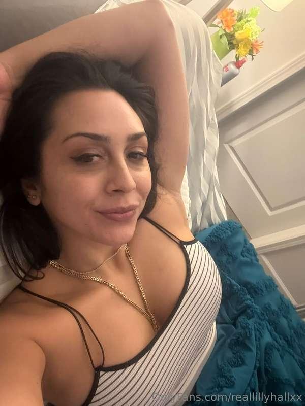 Waiting to wake up next to you one of these days 😋