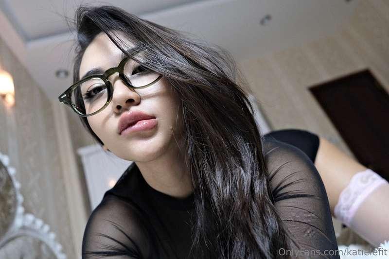 Do you feel alone or sad ? I do too so DM me a little someth..