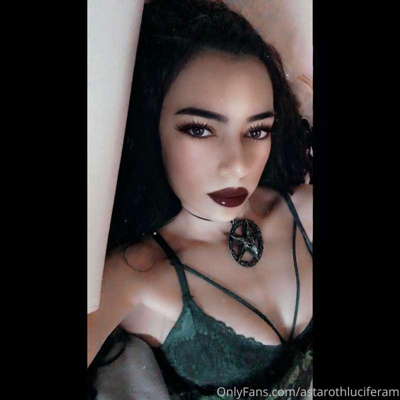 Beautiful day 🖤🌚