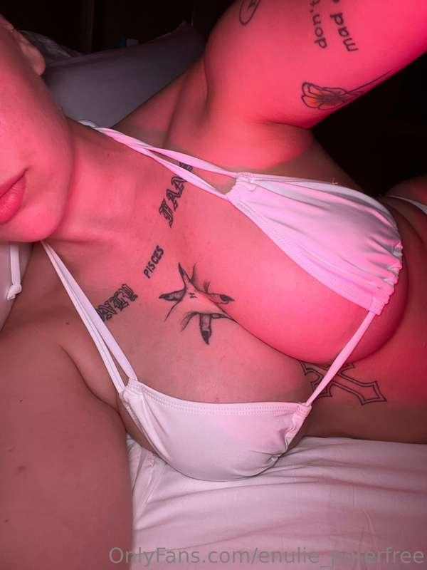 ever fucked in pink light?💖