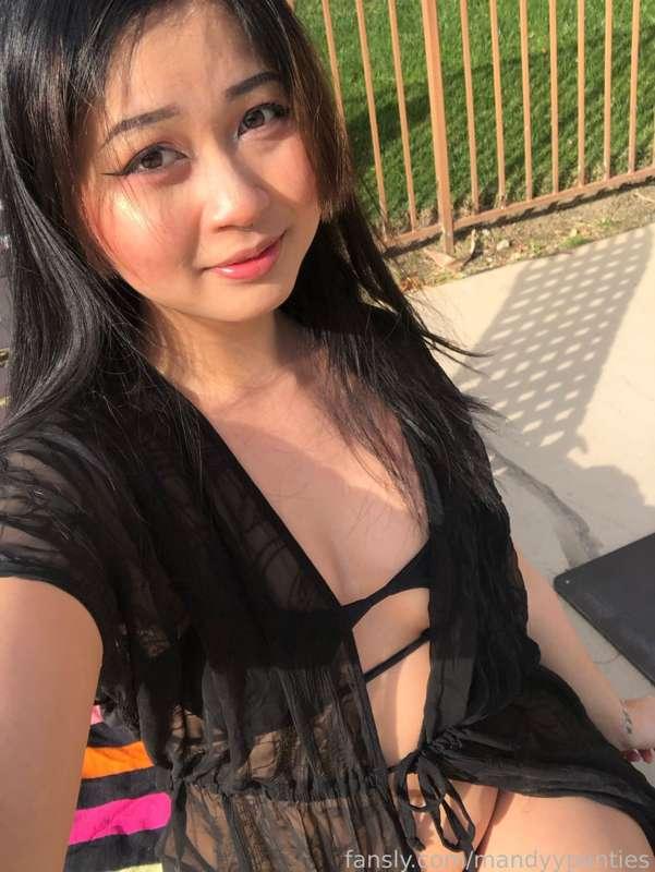 pool day with meeee!
i tried taking more photos where it's like i'm texting you how cute i feel! do you like this type of vibe? makes it feel like we're dating 😤💕