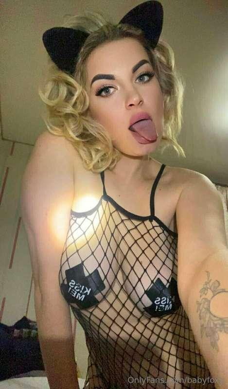 BUSTY CUTIE @kitty_rine (https://t.me/kitty_rine) LOVES TO P..