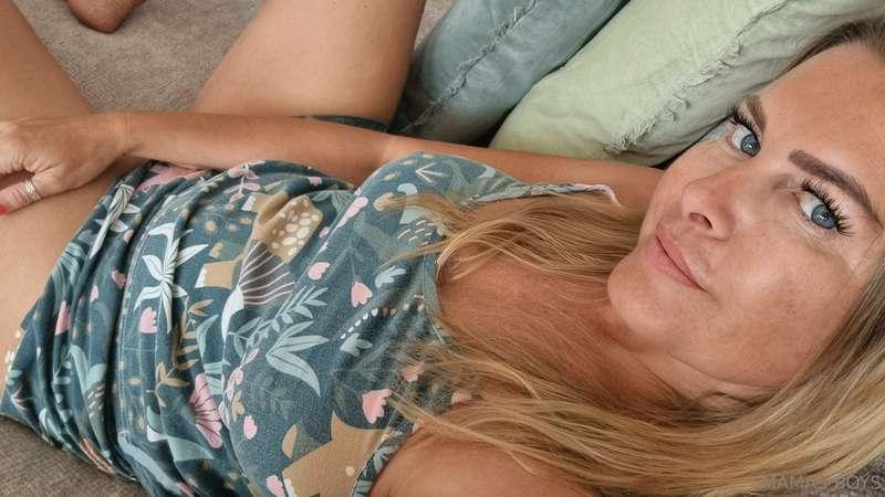Siesta time, shall we sleep or do you have a better idea? 🤔