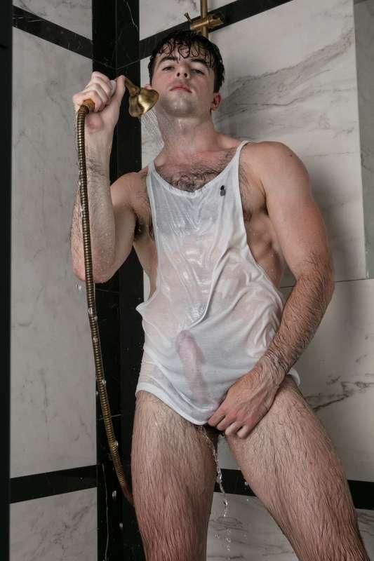 shower time with @fiachraonly 😳💘😈