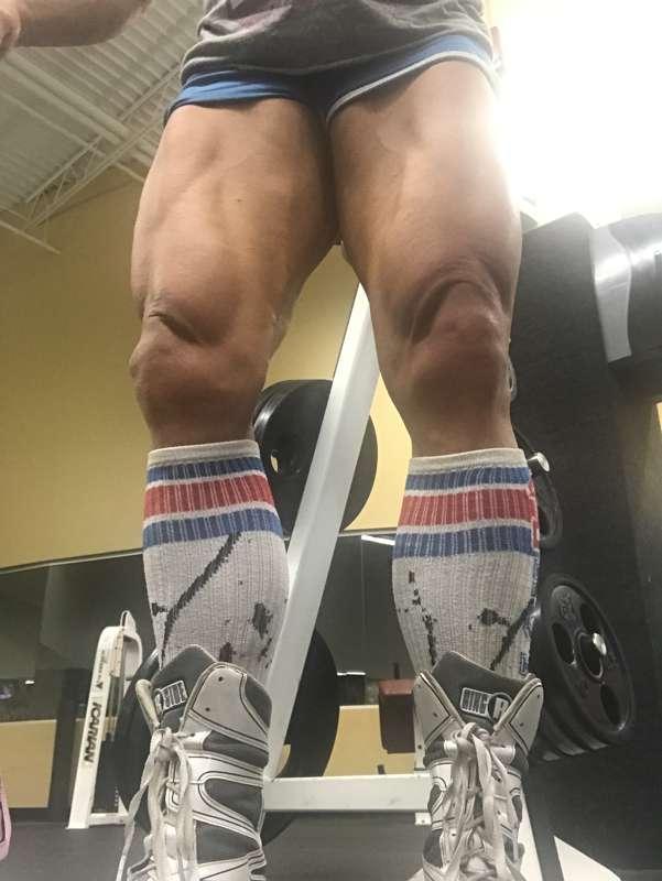 Trained my quads successfully today. Great pump.  Inner thig..