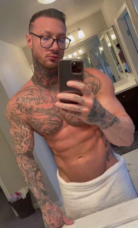 Fresh out the shower and ready to please you baby 💦💦
