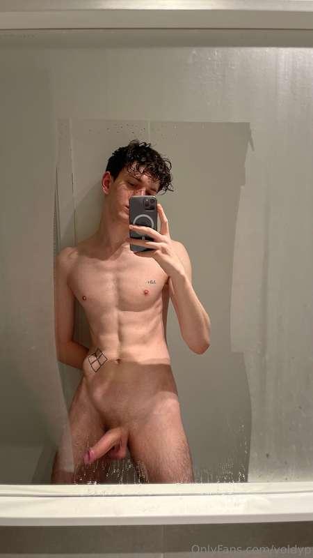 the feeling after a nice hot shower is soooo good🥰