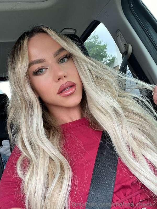 happy sunday !! 😻 off to the gym ! 💕