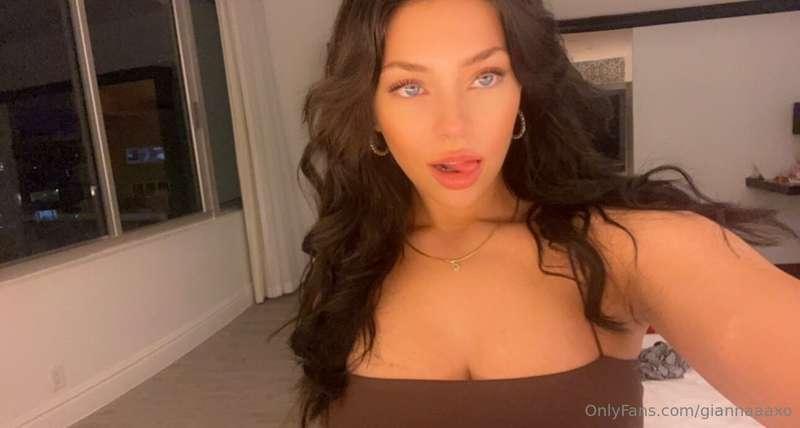 I’m horny and alone. Will you join me? 🙈💗