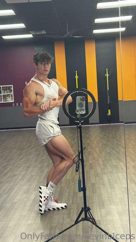 kevinbiceps image #1