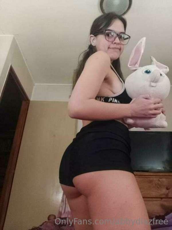 I like to play in the bed With Tom the rabbit  😳🙊 and someti..