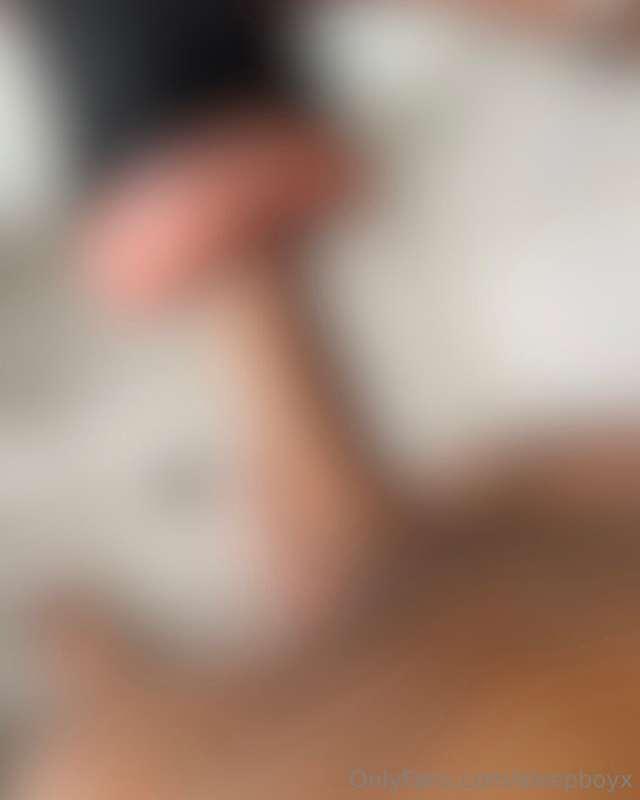 check DMs for a lil surprise 😳🍆💦