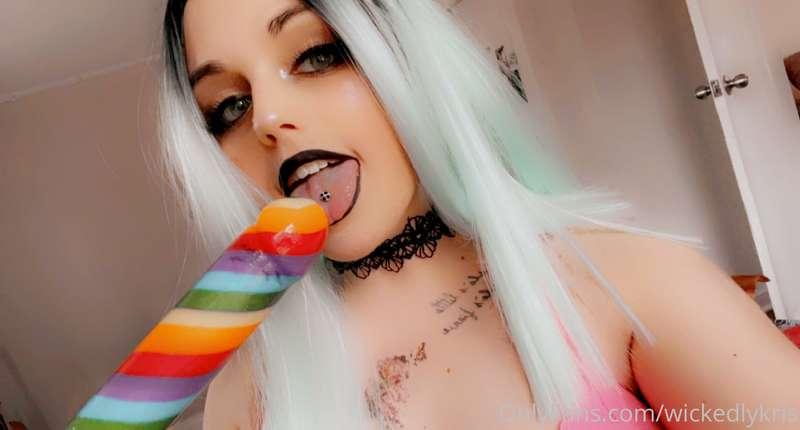 It’s a penis sucker🥺👅