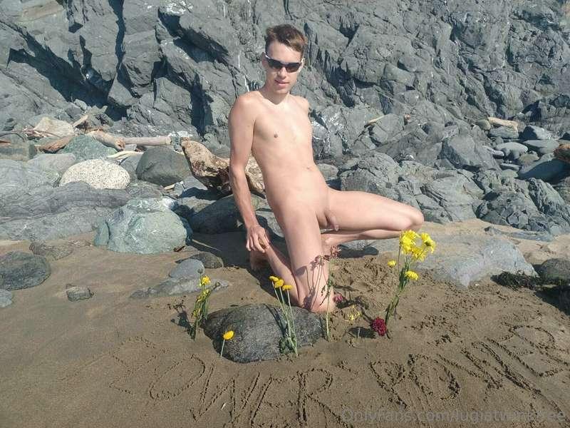 Can you resist this nature boy? 🌷🌻🌞