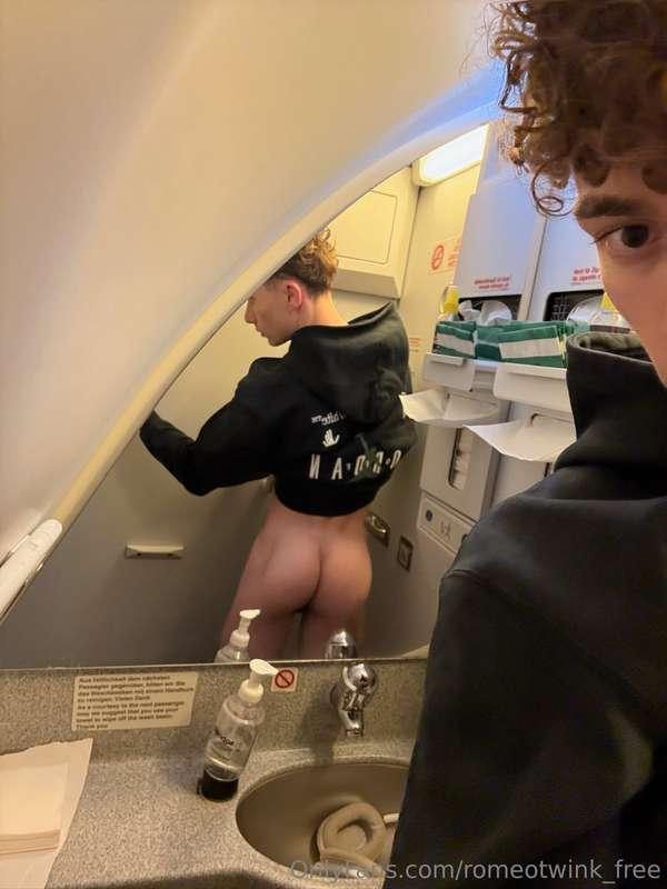 ⭐️Check out my exclusive page @romeo_twink ⭐️Full naked and ..