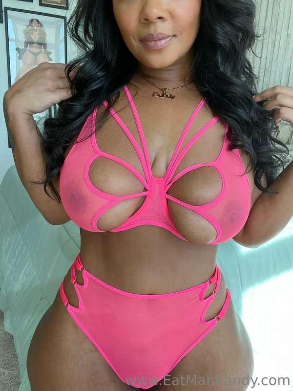 💋 good morning. I sent a bunch of pictures to your DM Monday..