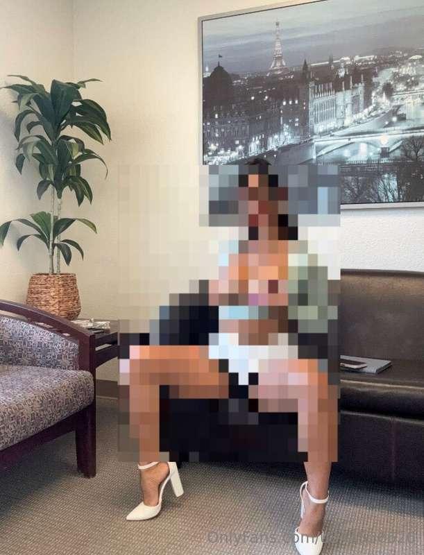 This is how I greet you when you come into our office. @4pla..