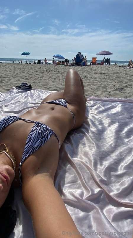 Lonely day at the beach, keep me company 🌊🌞