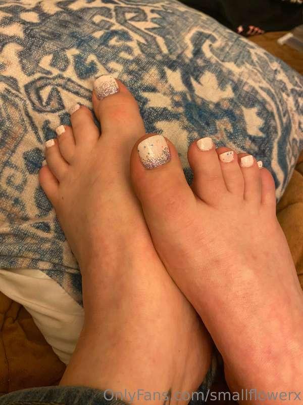 Do you like my new pedicure babe?? (: