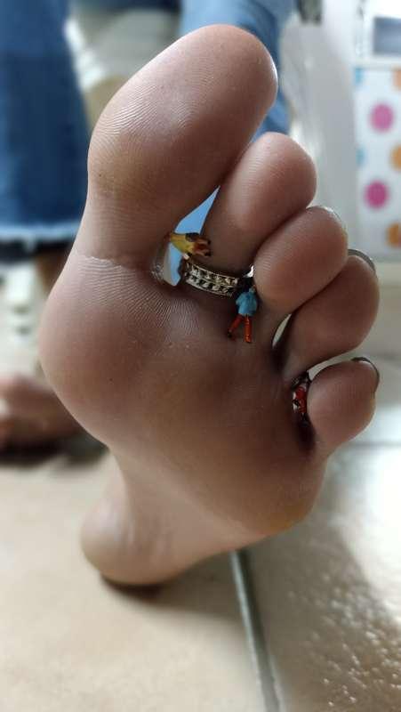 thequeenlongfeet main image