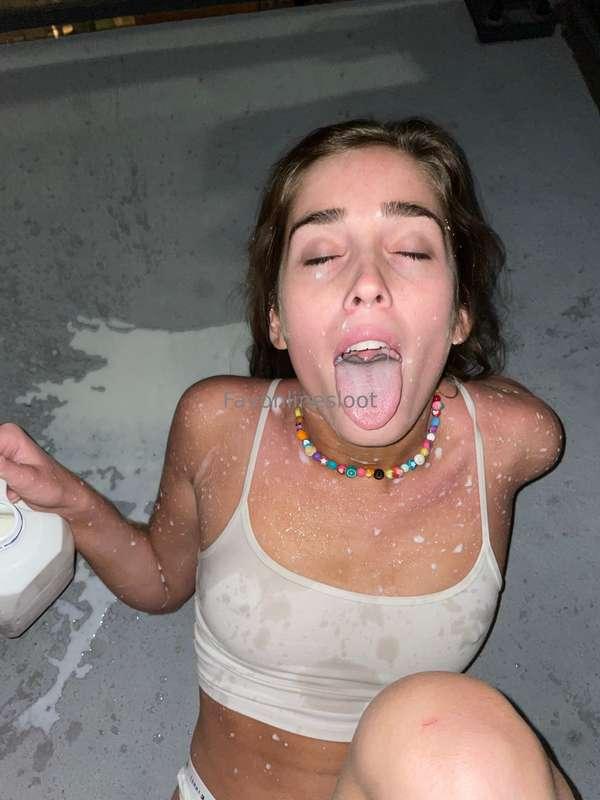 Got Milk???? I want ur milk ;)https://onlyfans.com/urfavonli..