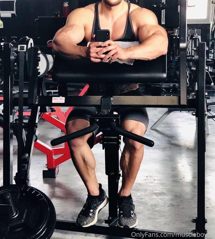 Who’s training with me today? 💪🏻