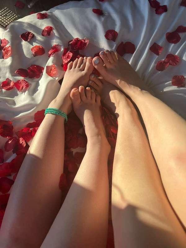 who likes feet?