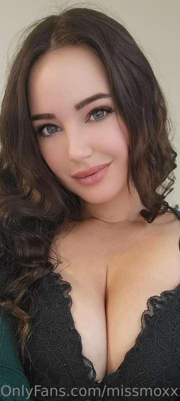 These are my new favorite titty pics 😍 FREE on my VIP page ❤..