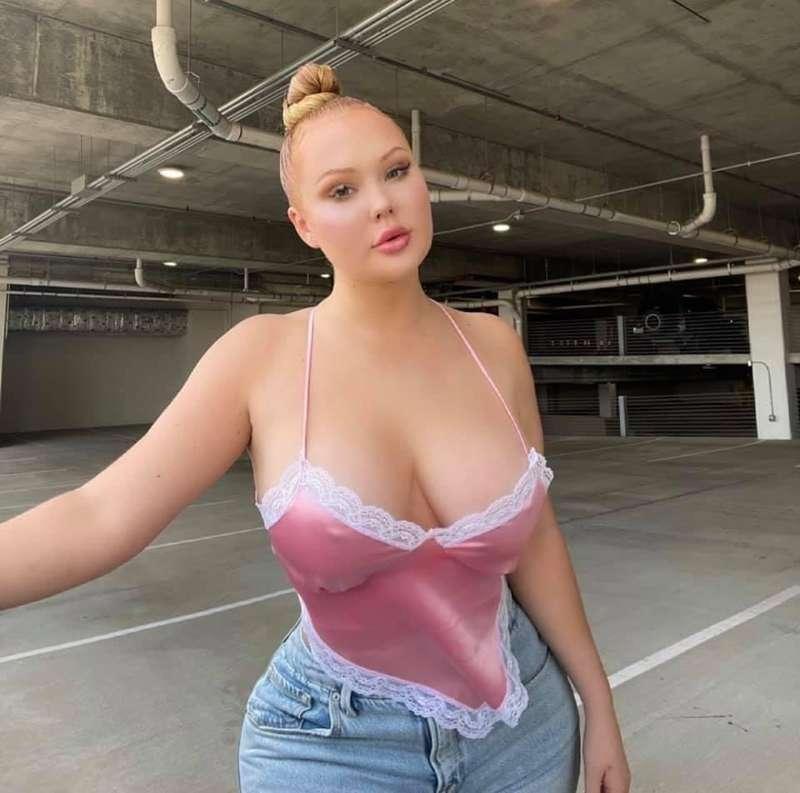 Tip $10 now for $200 of content and cock rating 🤪👀 

Hurry I..