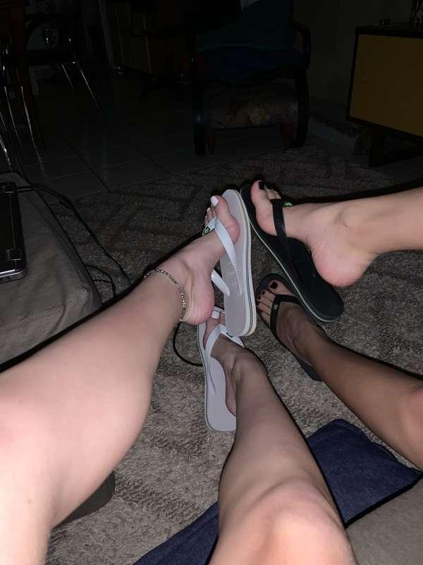 Me and my bestfriend 🖤 Her feet are my favorite in this worl..