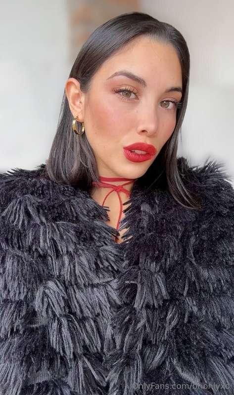 A classic red lipstick look 💋