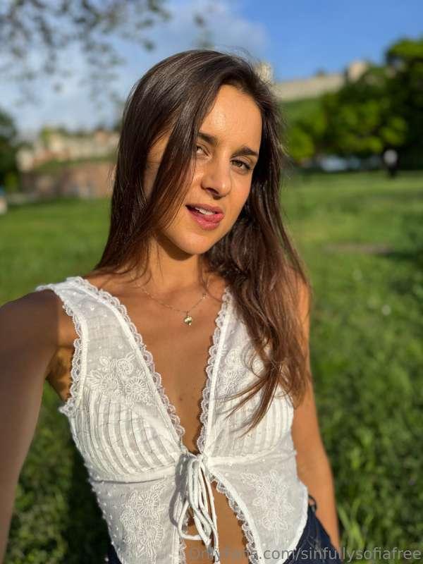 Cum join me on a little picnic.. where you put your hands up..