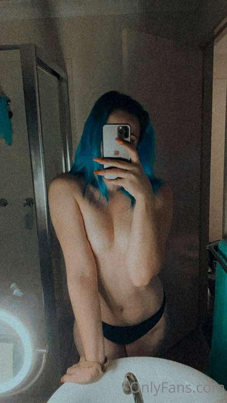 I can never resist a little mirror selfie