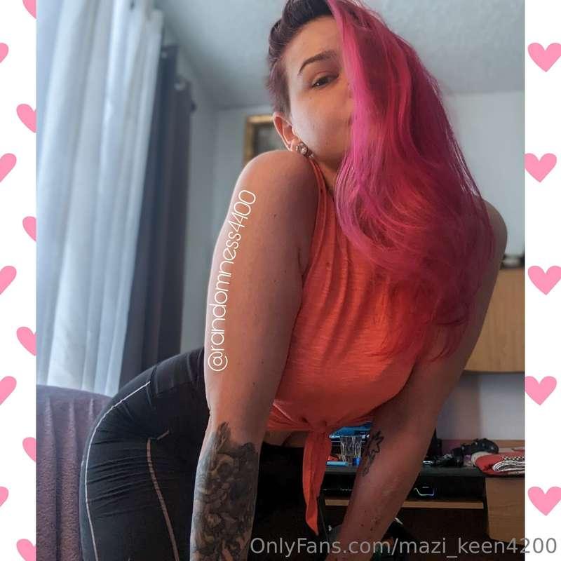 Insta always sees these first 
Feel free to like my pics hel..