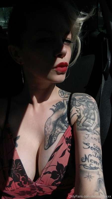 My juicy big red lips ..Please tell me looking at this pic w..
