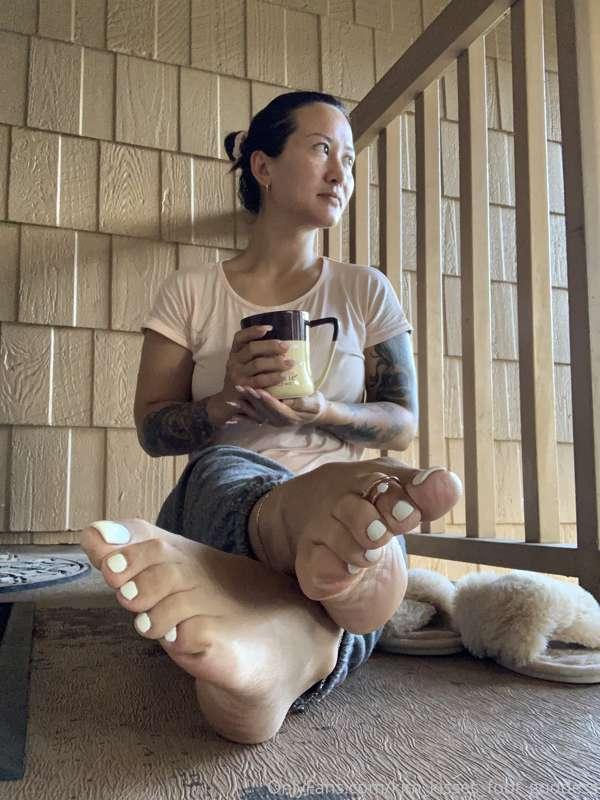 kim_kisses_foot_goddess image #9