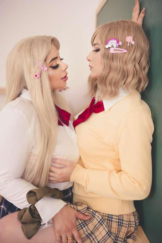 Gyaru Gals W/ Akemikun
