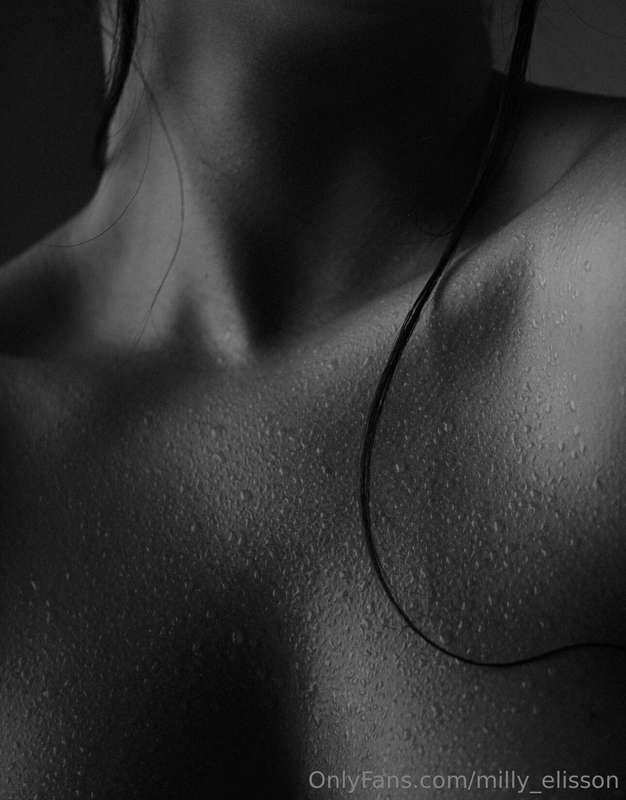 𝐈 𝐰𝐚𝐥𝐤 𝐥𝐢𝐤𝐞 𝐚 𝐬𝐞𝐜𝐫𝐞𝐭 𝐲𝐨𝐮’𝐥𝐥 𝐝𝐢𝐞 𝐭𝐨 𝐤𝐞𝐞𝐩.The night doesn’t as..