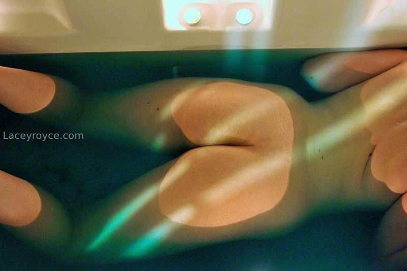 Here's a bath time bum!! 👅🍑