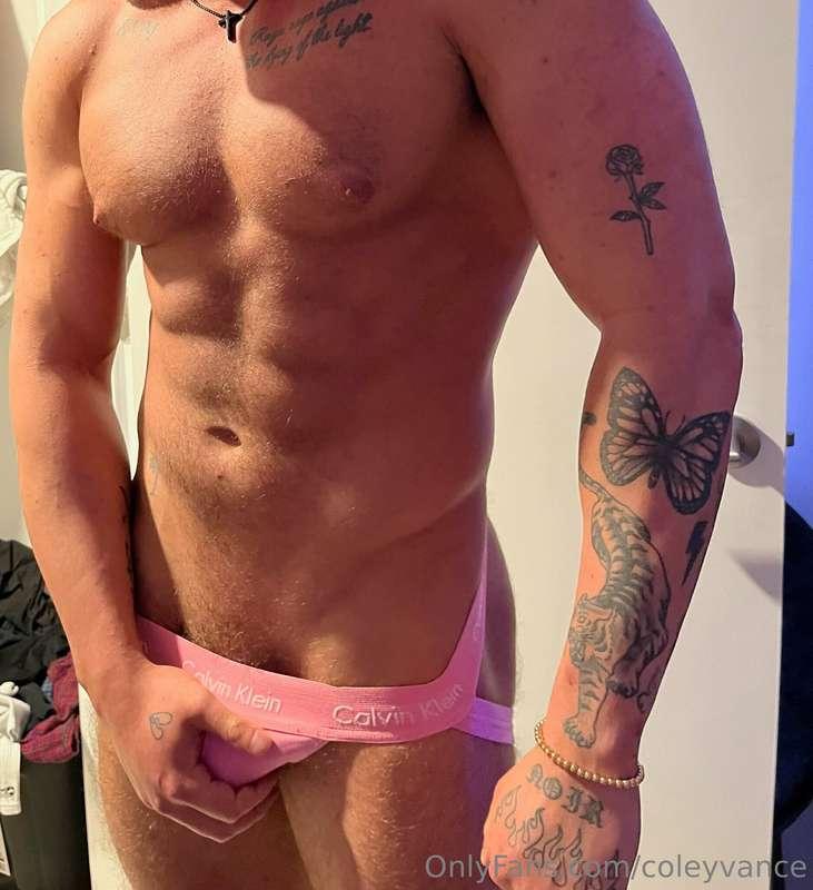 Wanna see what’s behind my hand? 🤪