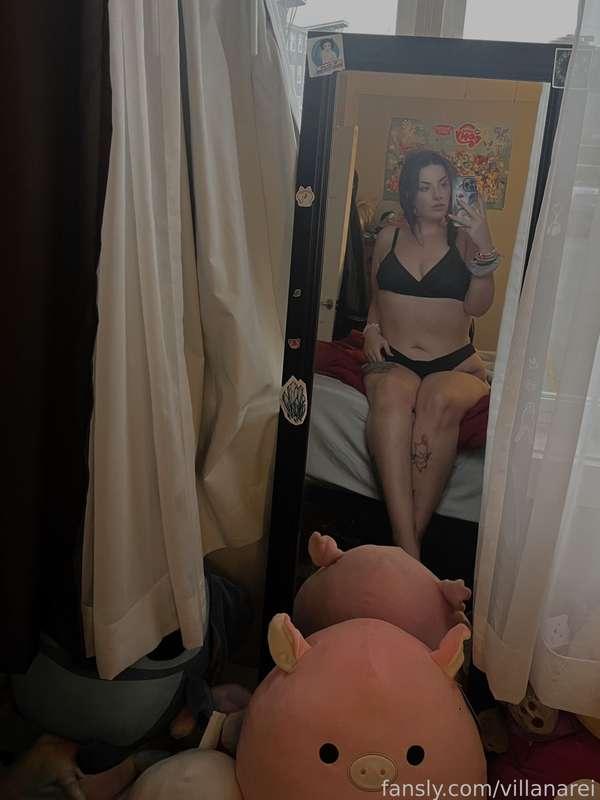 Throwback to before I had all my leg tattoos, I feel so naked without them 😳

#fyp #tall #tallgirl #goth #gothgirl #altgirl #alternative #purplehair #thicc #musclemommy #lingerie #bralette #panties #longlegs #tattoos #tummy #hips