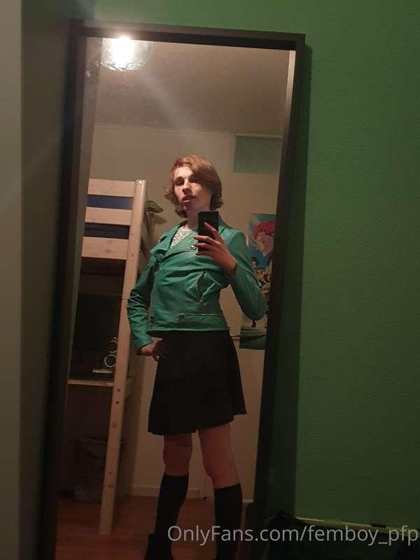 Hey cutie, wanna join me im the bathroom to have some fun?