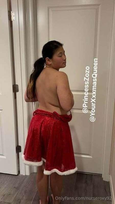 🎄 Just @YourXxxmasQueen at your service 😉